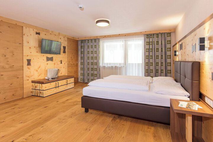 Room 5 of 52