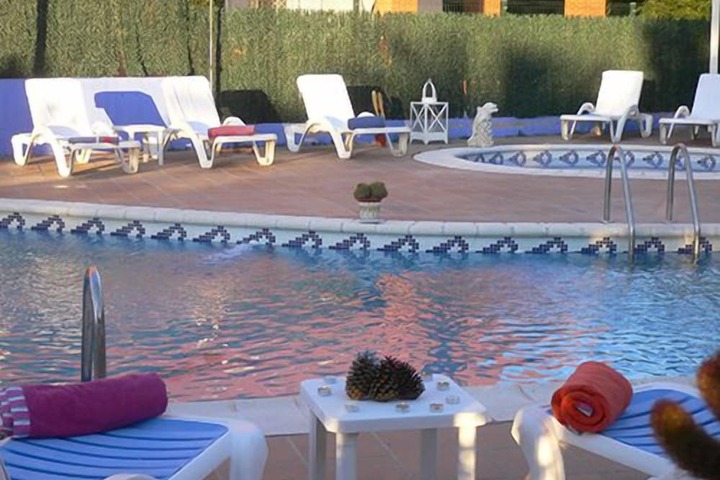 Hotel Pool