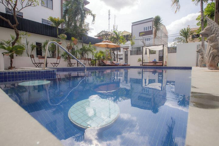 Hotel Pool