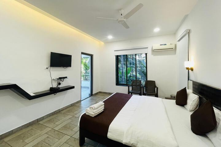 Room 4 of 28