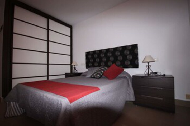 Room 13 of 16