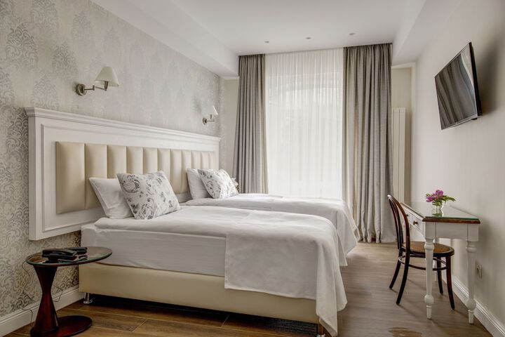 Room 8 of 47