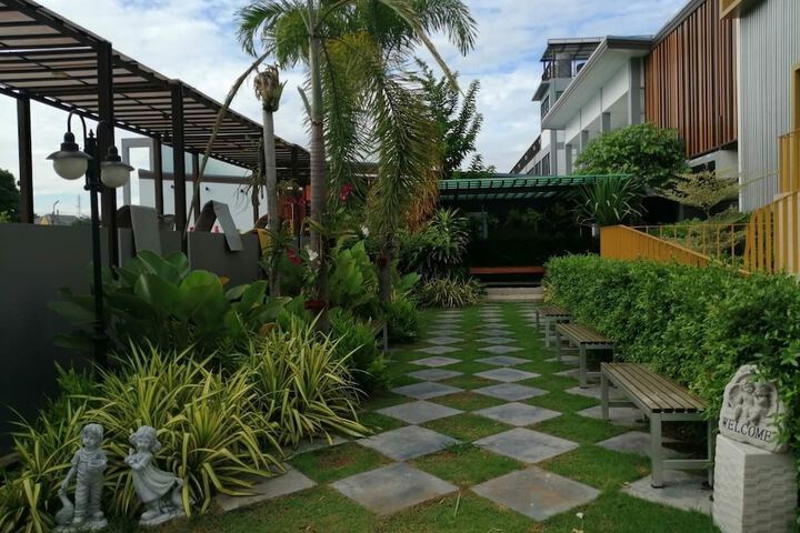 Hotel Exterior 74 of 79