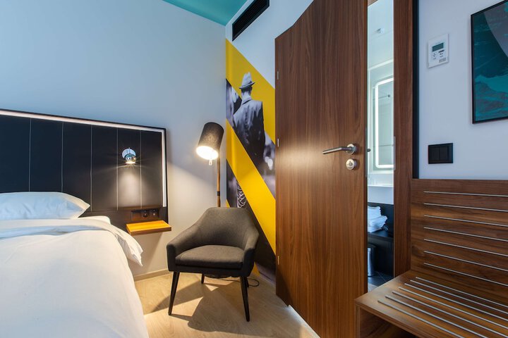 Room 44 of 141