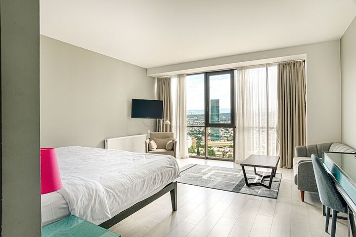 Room 8 of 36