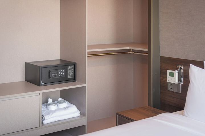 Room 43 of 79