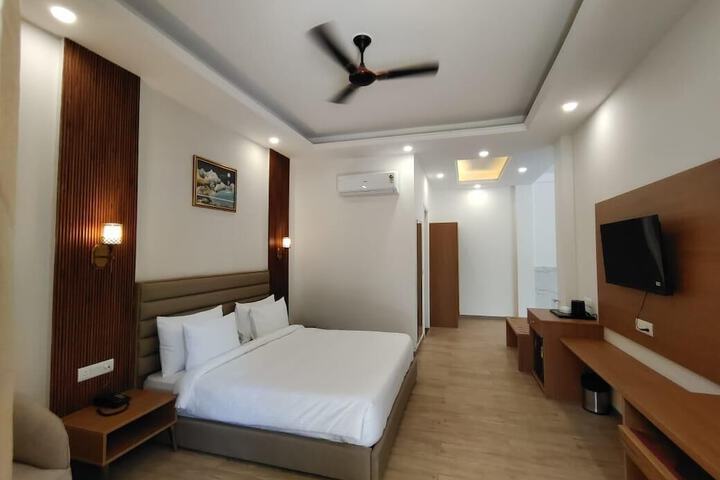Room 5 of 117