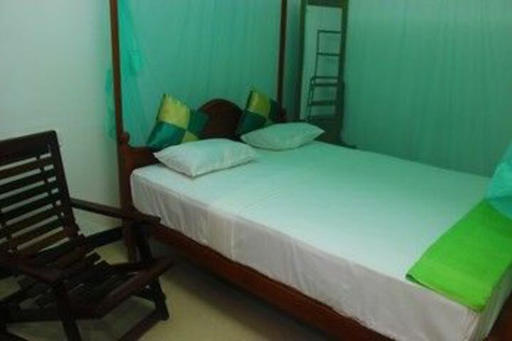 Room 6 of 10