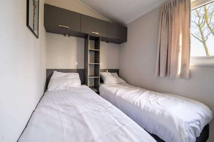 Room 3 of 38