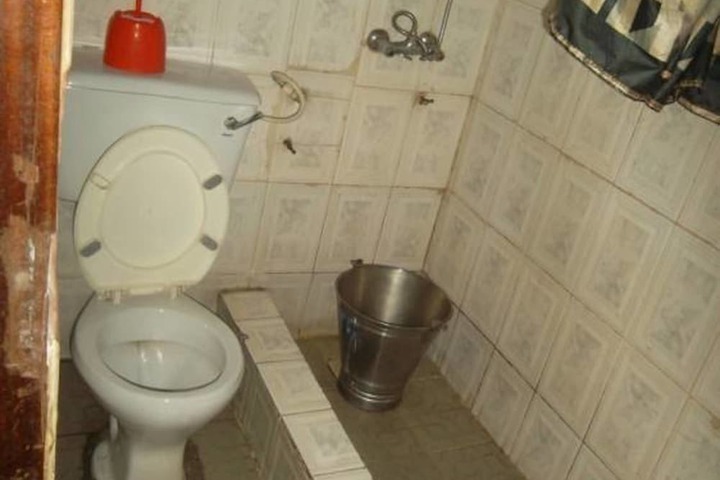 Room 9 of 12
