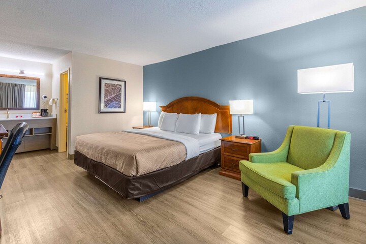Room 21 of 35