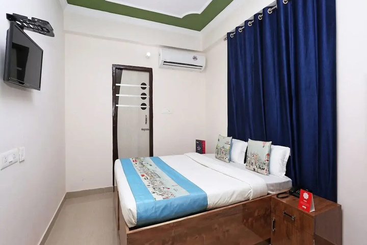 Room 5 of 13