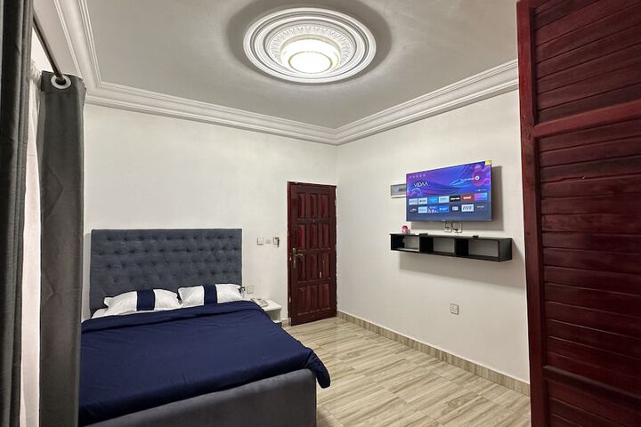 Room 13 of 34