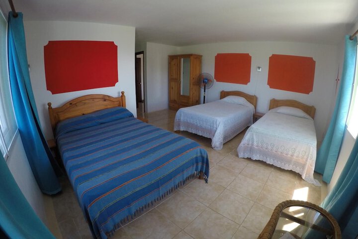 Room 10 of 32