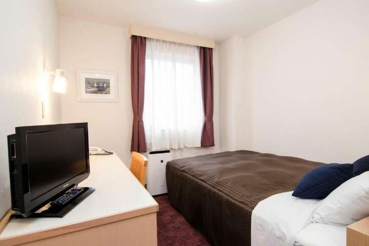 Room 9 of 32