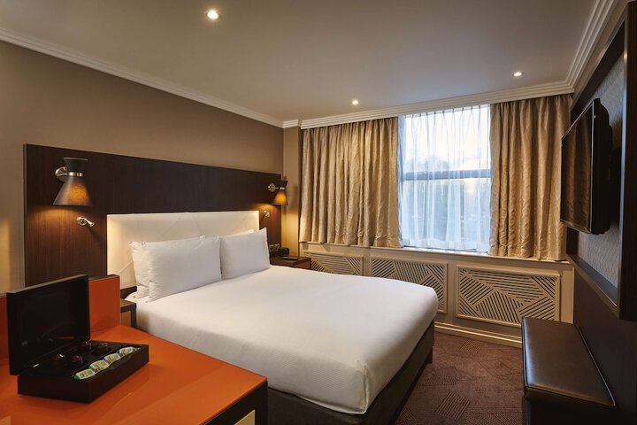 Room 25 of 126