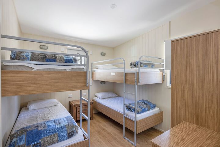 Room 16 of 108