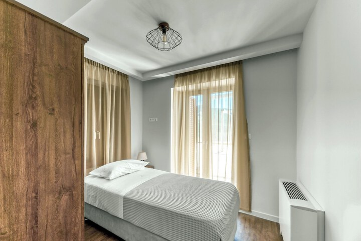 Room 35 of 100