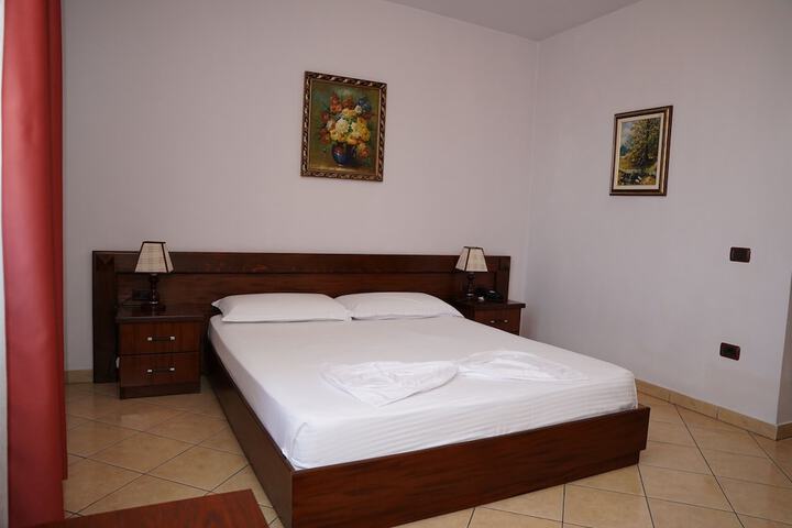 Room 9 of 22