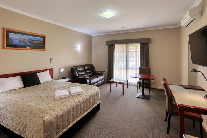 Room 3 of 34