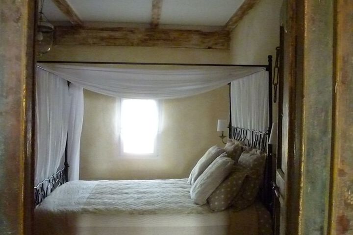Room 2 of 34