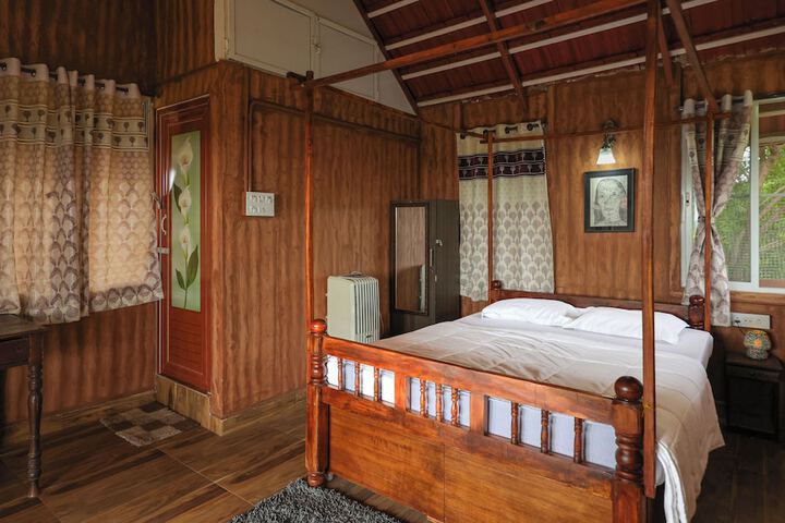 Room 4 of 7