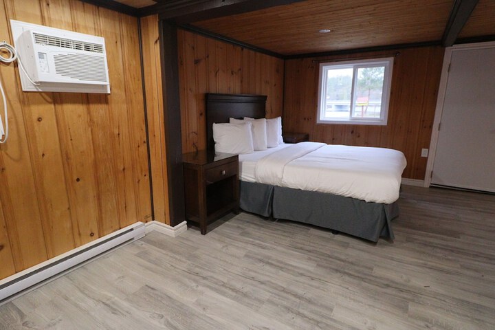 Classic Queen Bed (20 of 63)