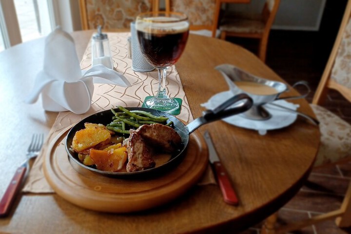 Dining 19 of 23