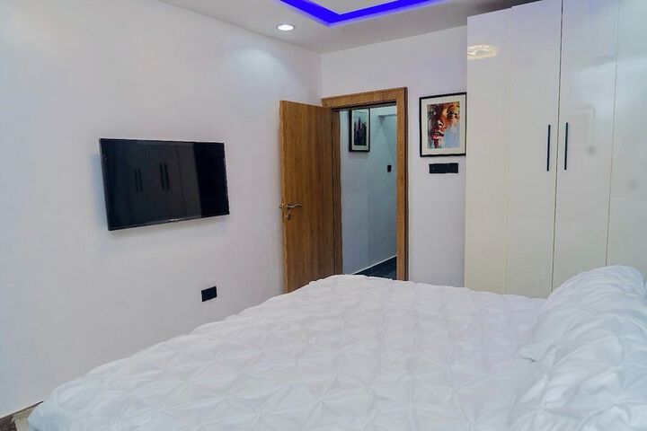 Room 6 of 27