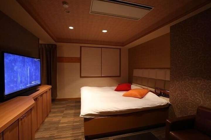 Room 17 of 36