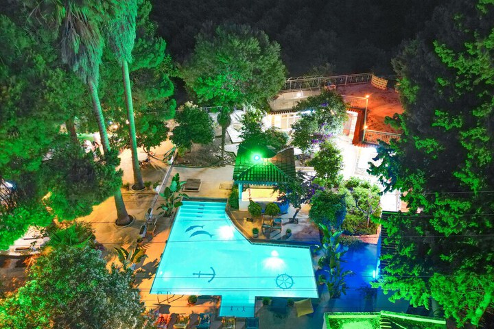 Pool 59 of 139