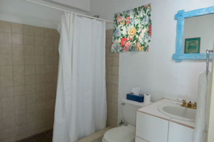 Room 6 of 33