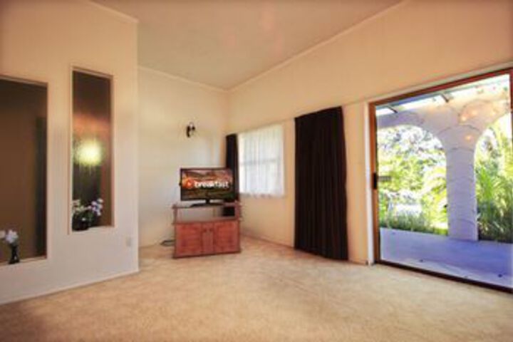 Room 13 of 16