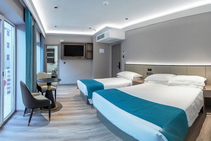 Room 4 of 27