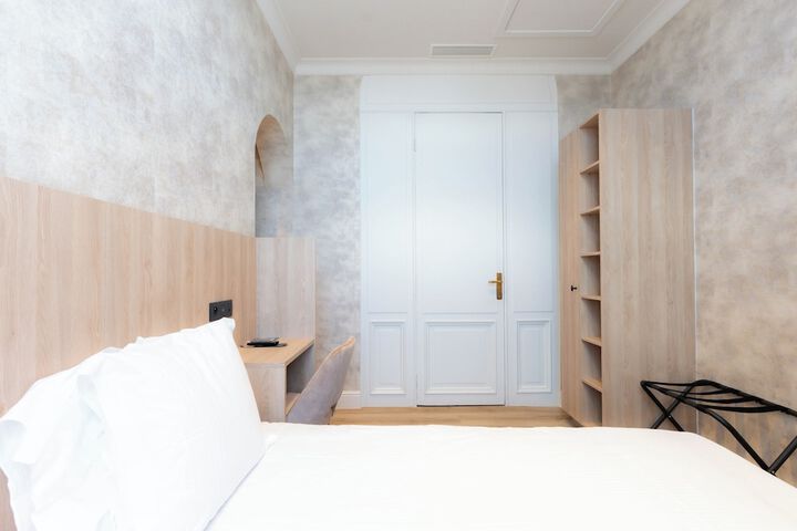 Room 19 of 108