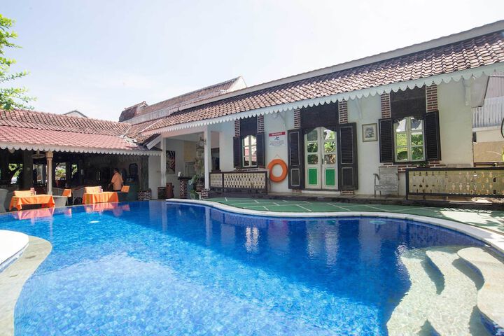 Pool Hotel