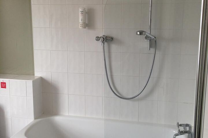Room 34 of 69