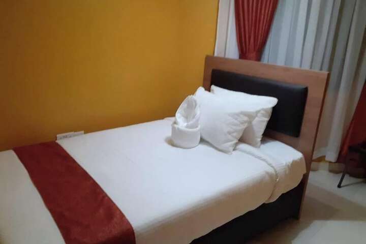 Room 3 of 34