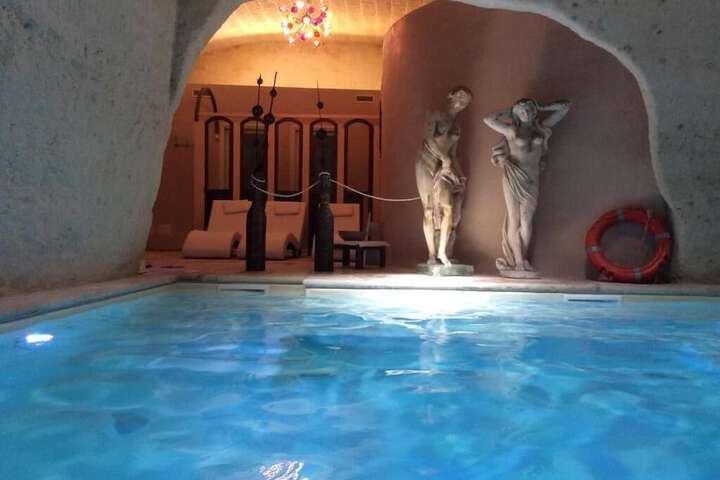 Hotel Pool