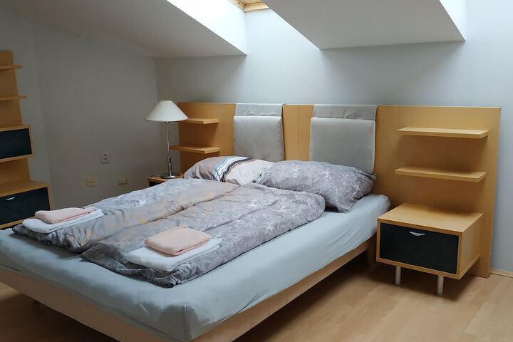 Room 4 of 34