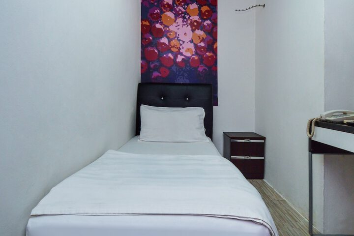 Room 8 of 30