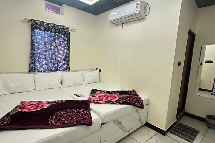 Room 14 of 18