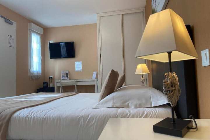 Room 7 of 48