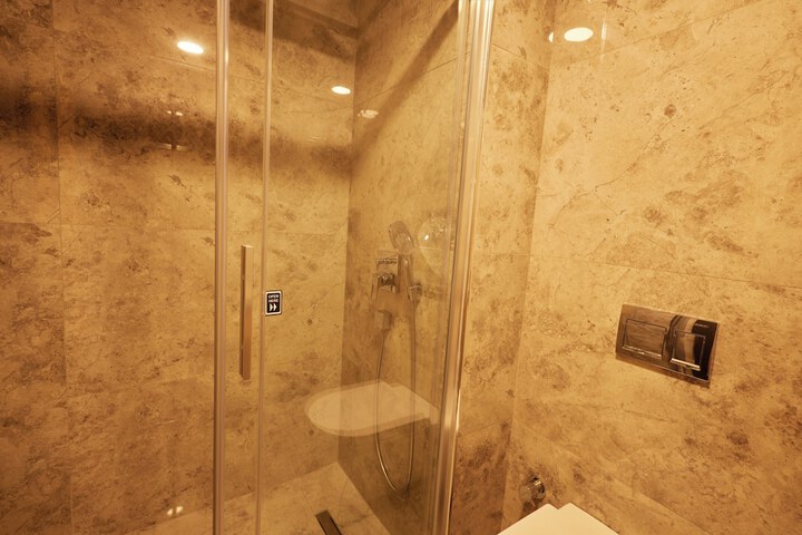 Room 52 of 72