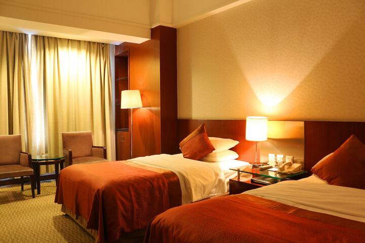 Room 5 of 38