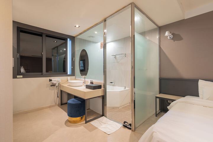 Room 15 of 54