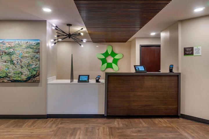 Entrance & Lobby