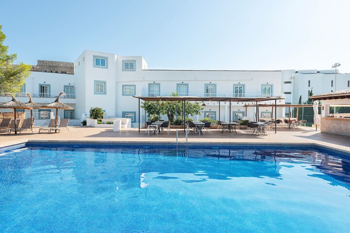 Hotel with Pool