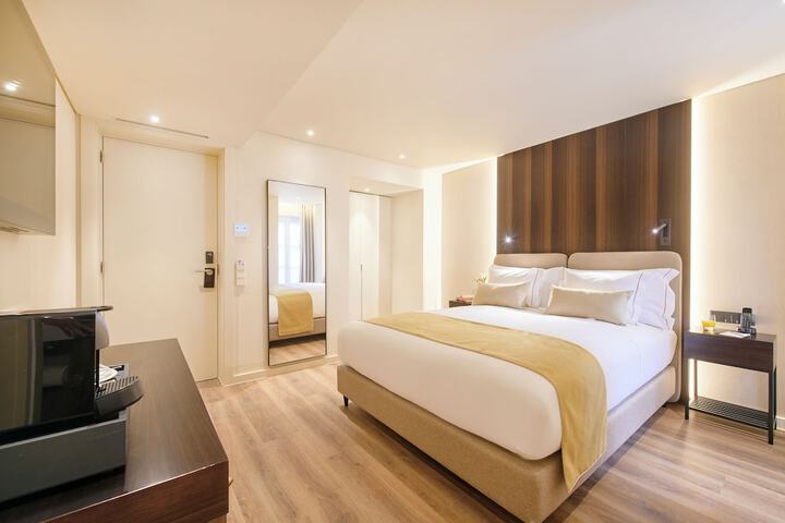 Room 13 of 70