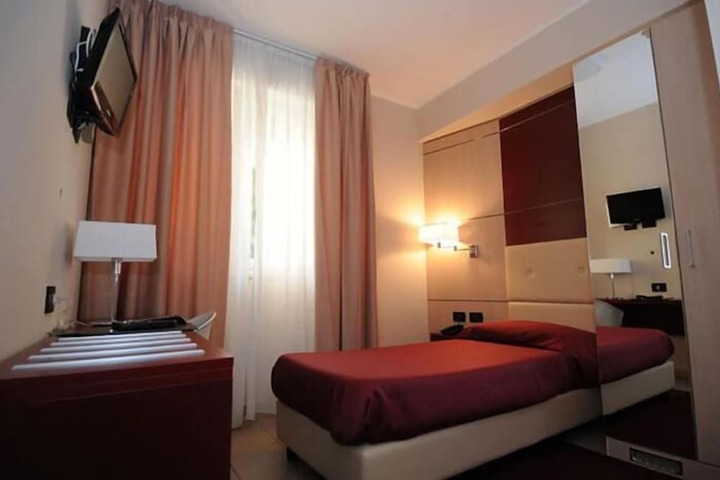 Room 10 of 41